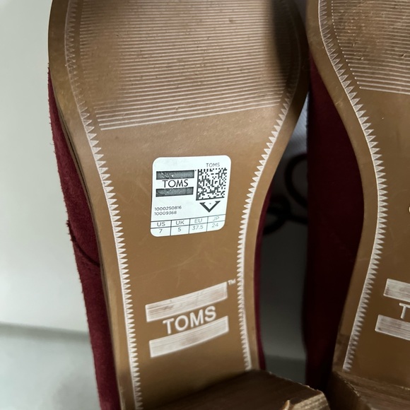 TOMS Size 7 Burgundy Suede Lace Up Booties - Picture 16 of 16